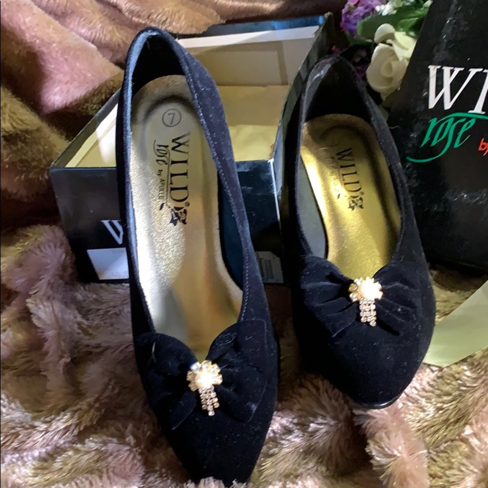 Wild rose black velvet heels